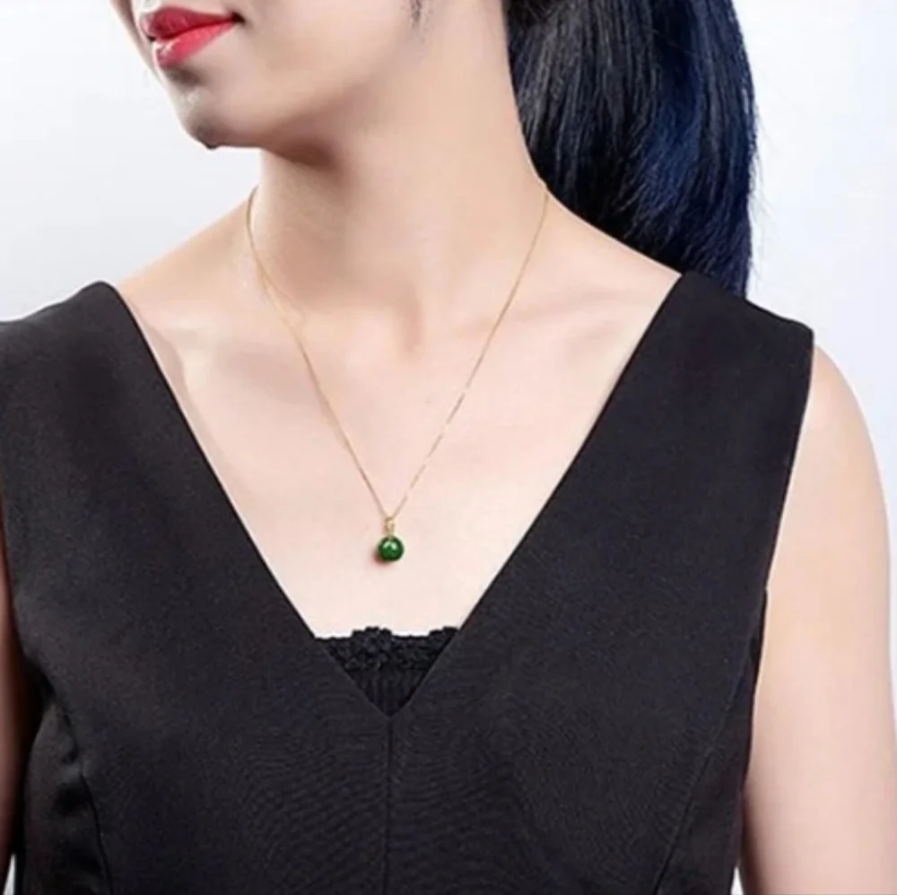 GREEN JADE CRYSTAL PURITY PENDANT NECKLACE.